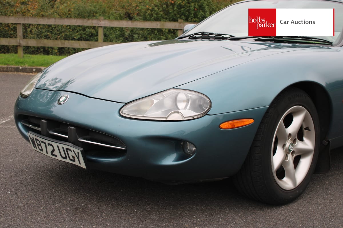 JAGUAR XK8 COUPE AUTO image 9