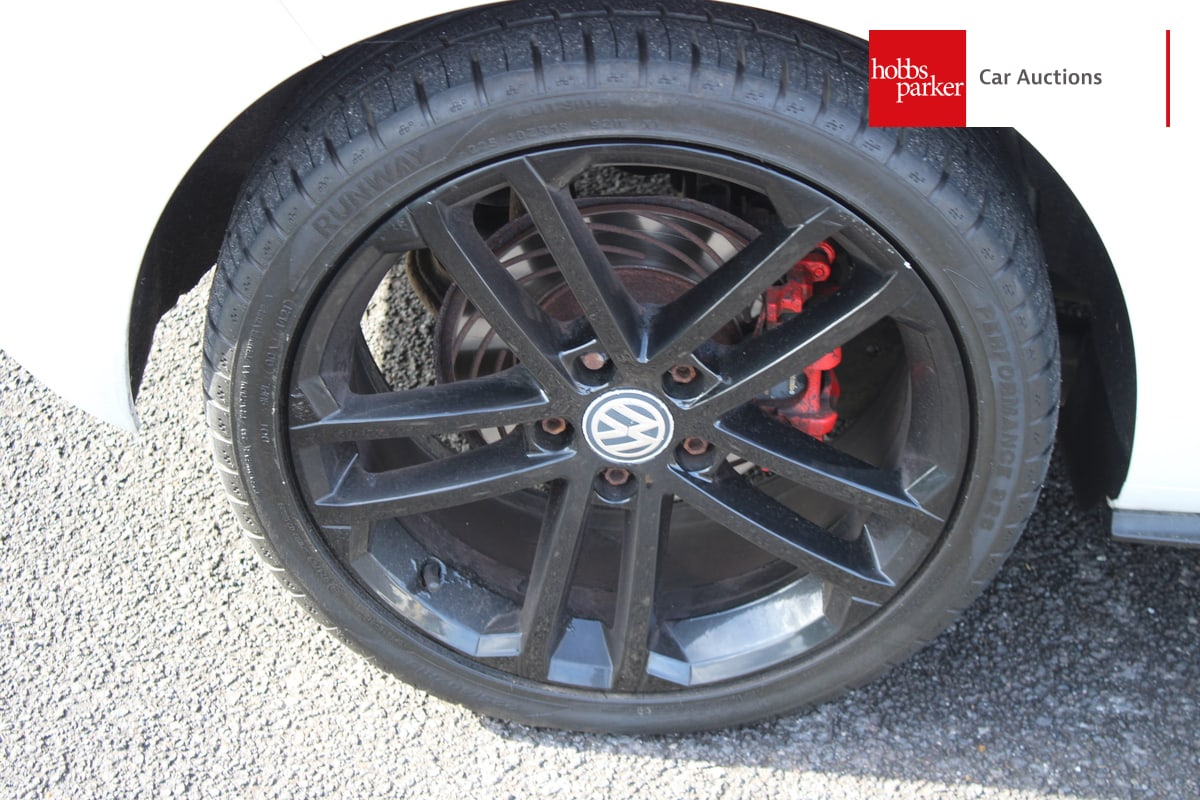 VOLKSWAGEN GOLF GTD image 10