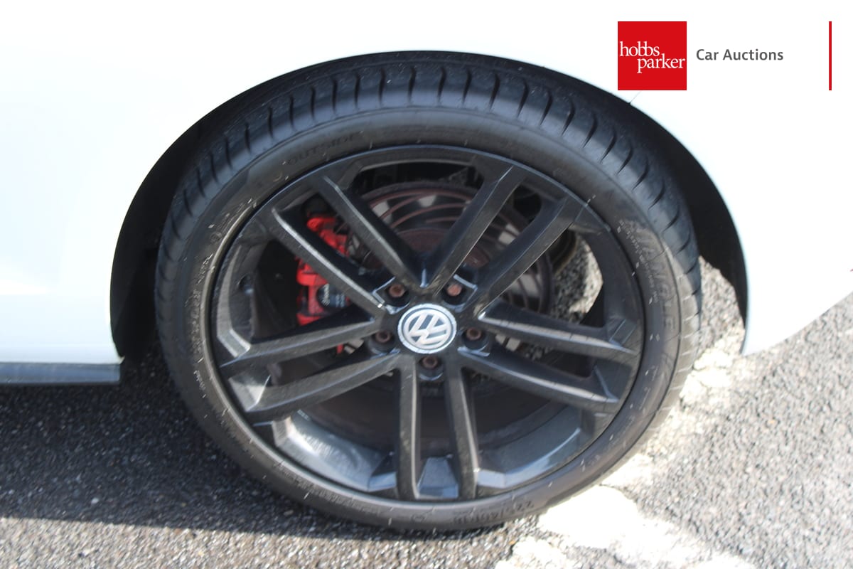 VOLKSWAGEN GOLF GTD image 11