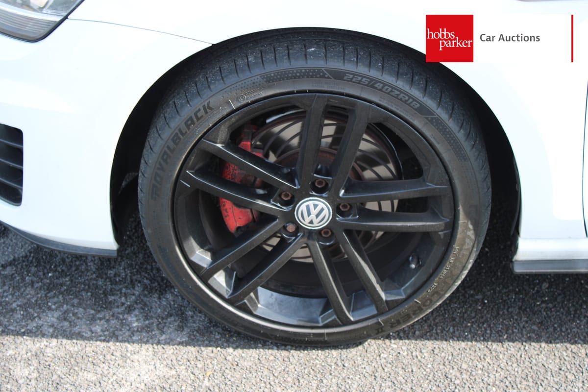 VOLKSWAGEN GOLF GTD image 12