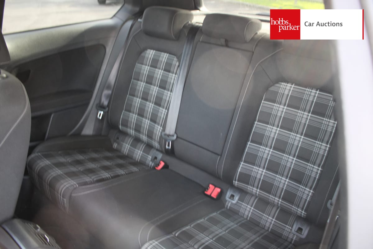 VOLKSWAGEN GOLF GTD image 14