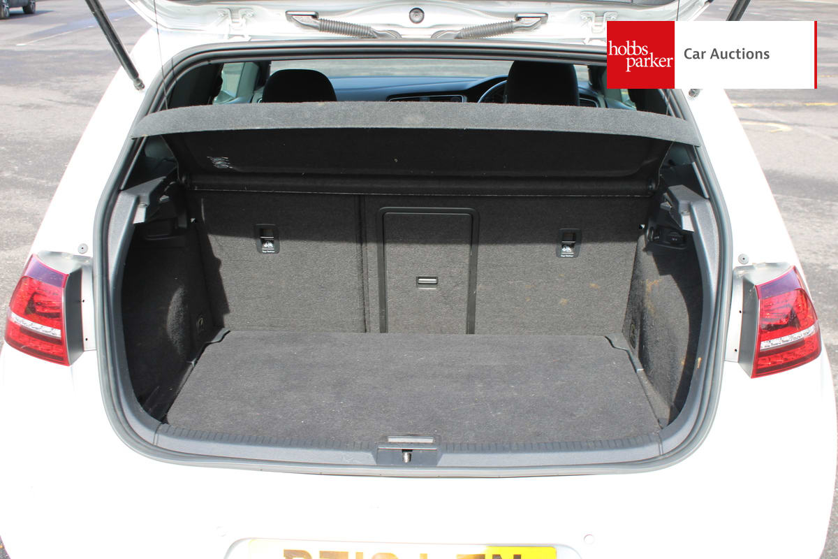 VOLKSWAGEN GOLF GTD image 15