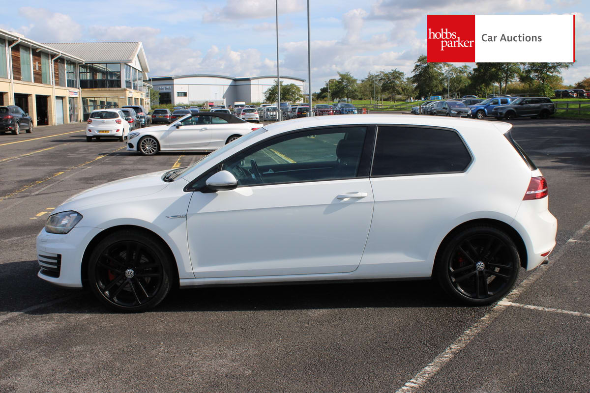 VOLKSWAGEN GOLF GTD image 6