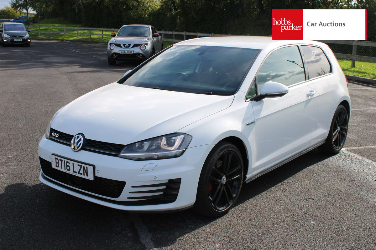 VOLKSWAGEN GOLF GTD image 7