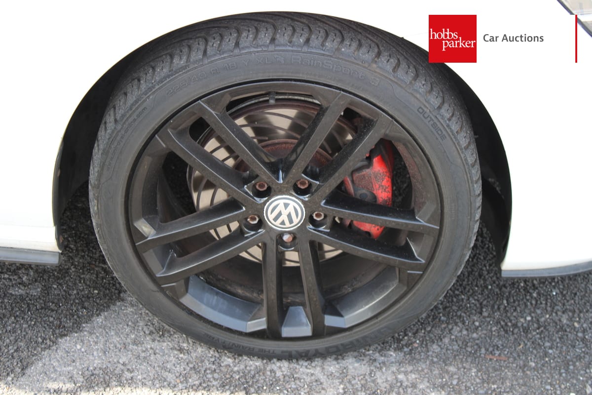 VOLKSWAGEN GOLF GTD image 9