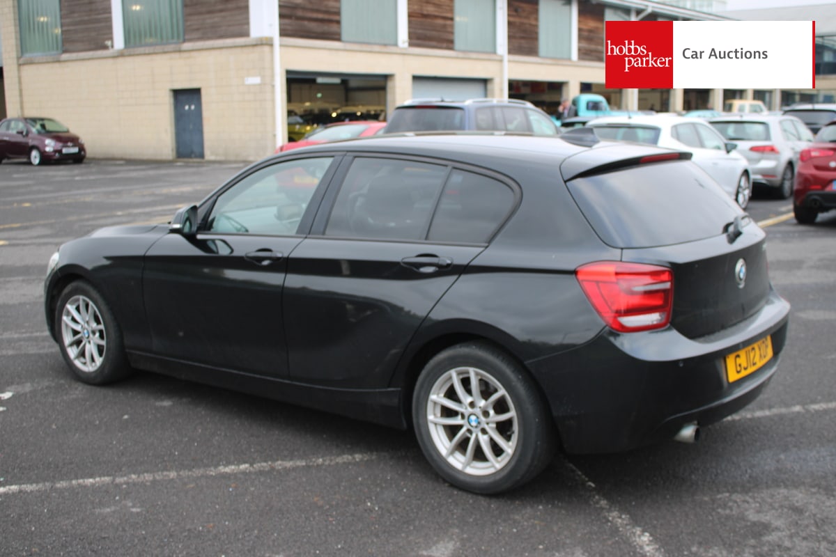 BMW 116I SE TURBO AUTO image 5