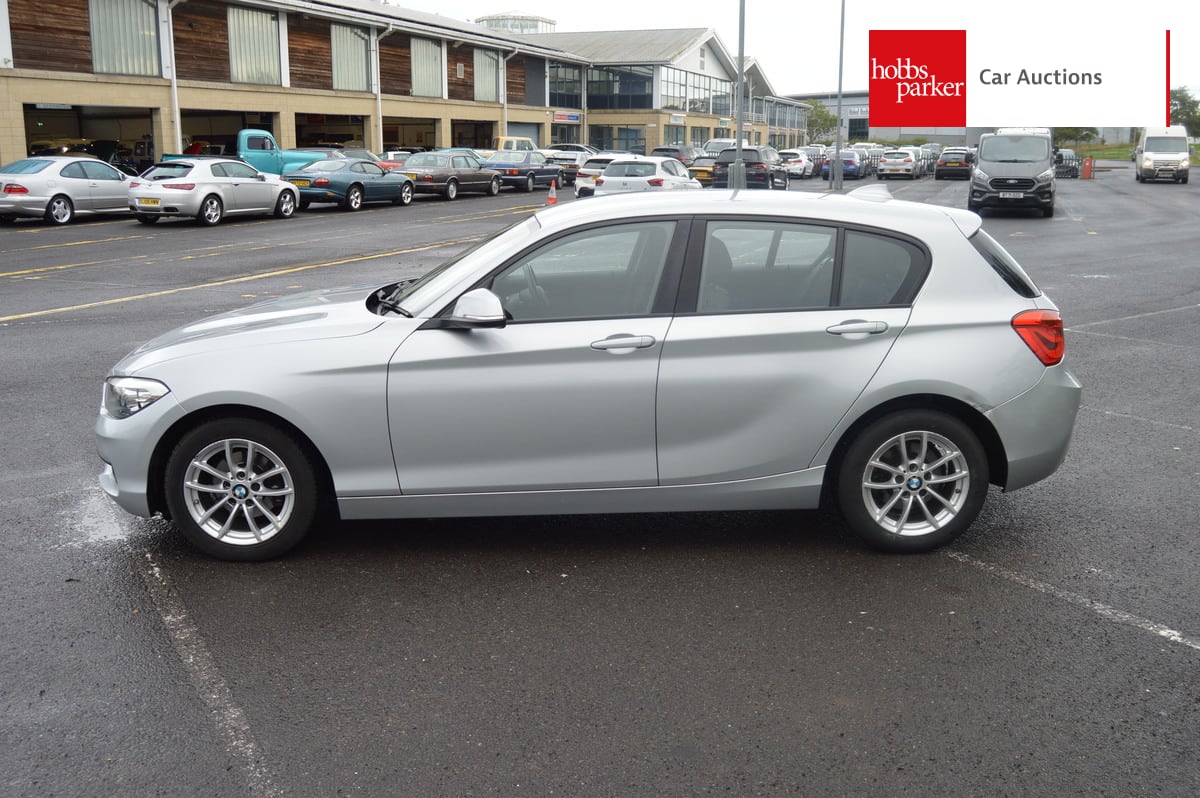 BMW 118I SE image 6