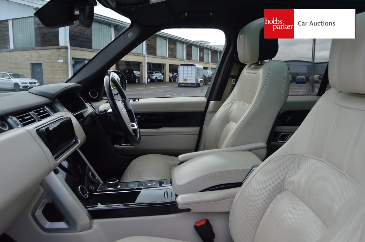 LAND ROVER RANGE ROVER VOGUE SDV6 AUTO image 13