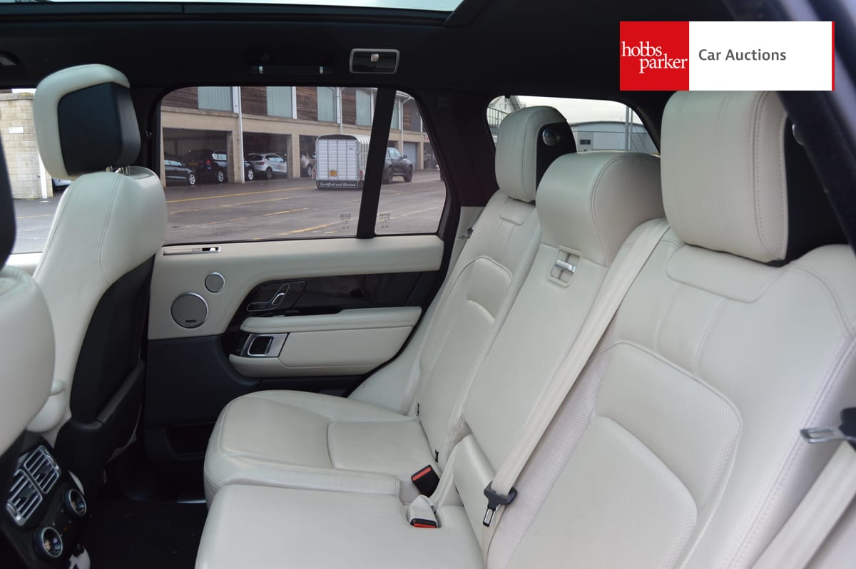 LAND ROVER RANGE ROVER VOGUE SDV6 AUTO image 14