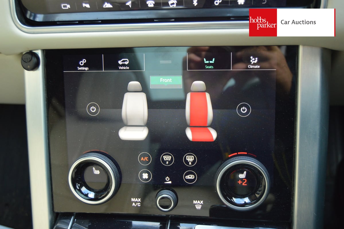 LAND ROVER RANGE ROVER VOGUE SDV6 AUTO image 18