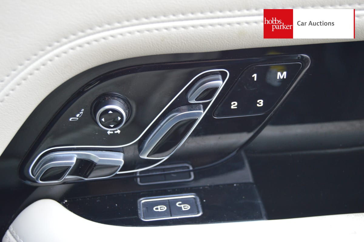 LAND ROVER RANGE ROVER VOGUE SDV6 AUTO image 20