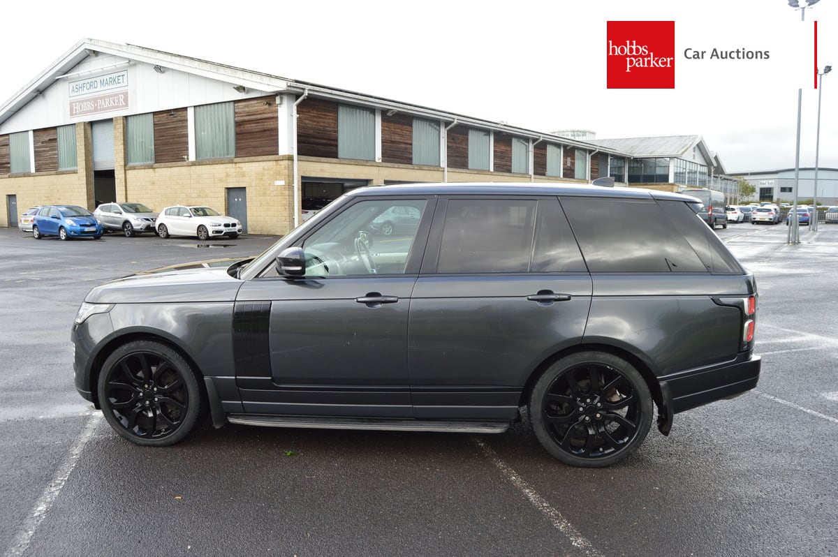 LAND ROVER RANGE ROVER VOGUE SDV6 AUTO image 6