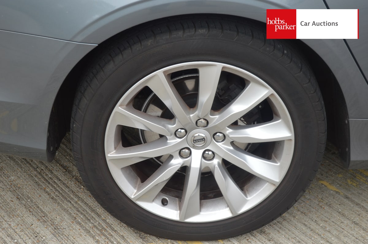 VOLVO S90 MOMENTUM PRO D4 AUTO image 11