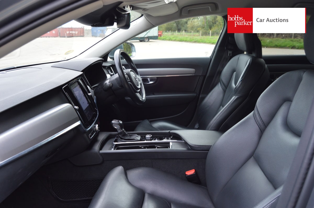 VOLVO S90 MOMENTUM PRO D4 AUTO image 13