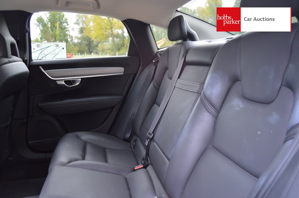VOLVO S90 MOMENTUM PRO D4 AUTO image 14