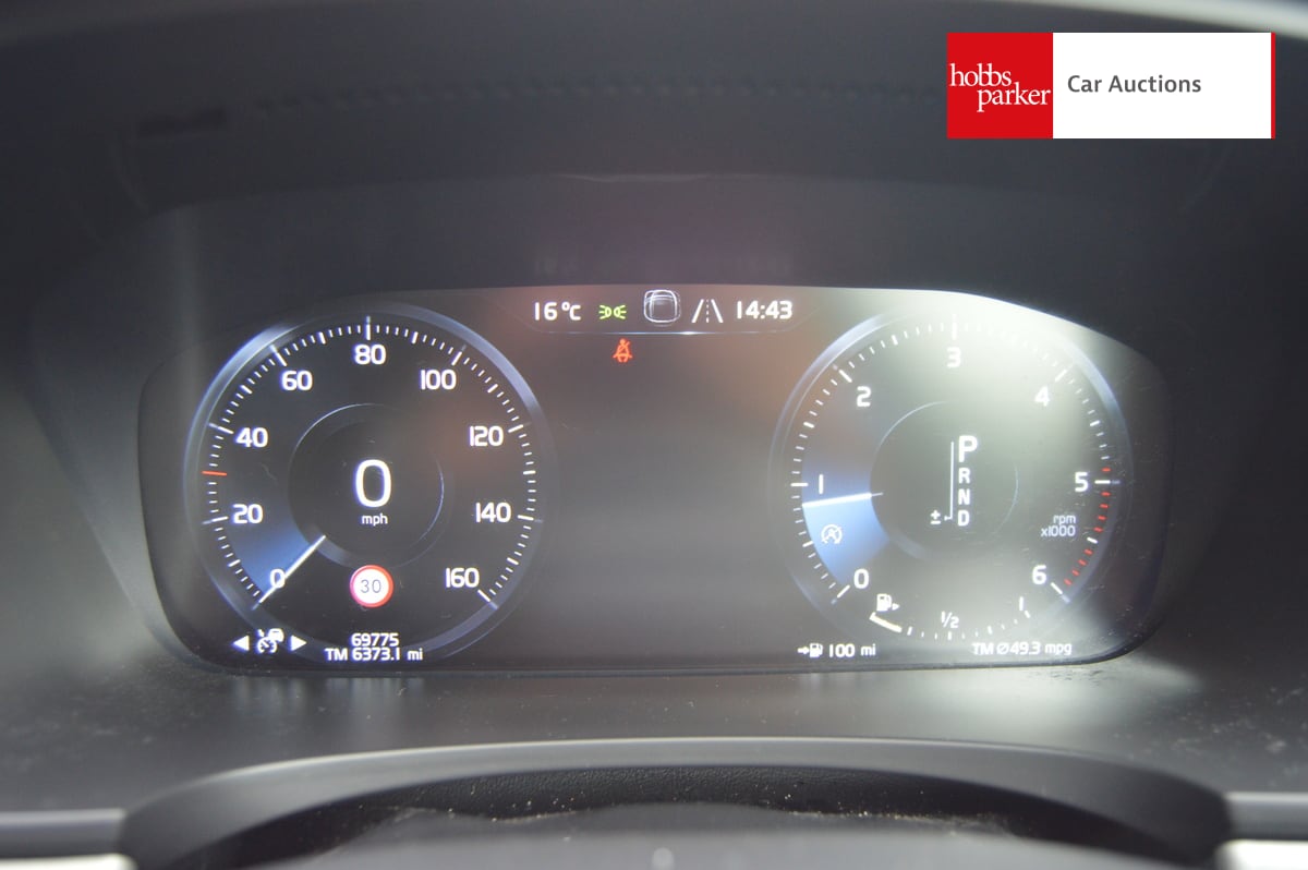 VOLVO S90 MOMENTUM PRO D4 AUTO image 16