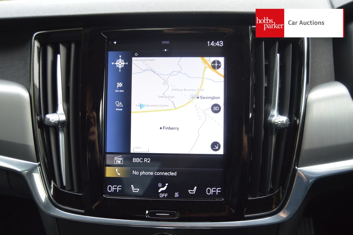 VOLVO S90 MOMENTUM PRO D4 AUTO image 18
