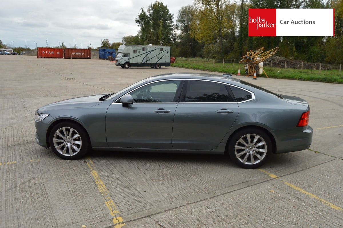 VOLVO S90 MOMENTUM PRO D4 AUTO image 6