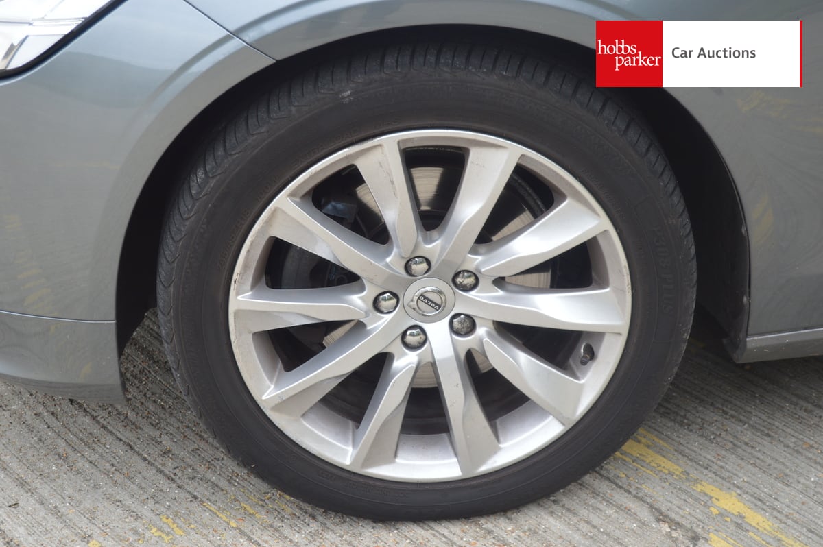 VOLVO S90 MOMENTUM PRO D4 AUTO image 9