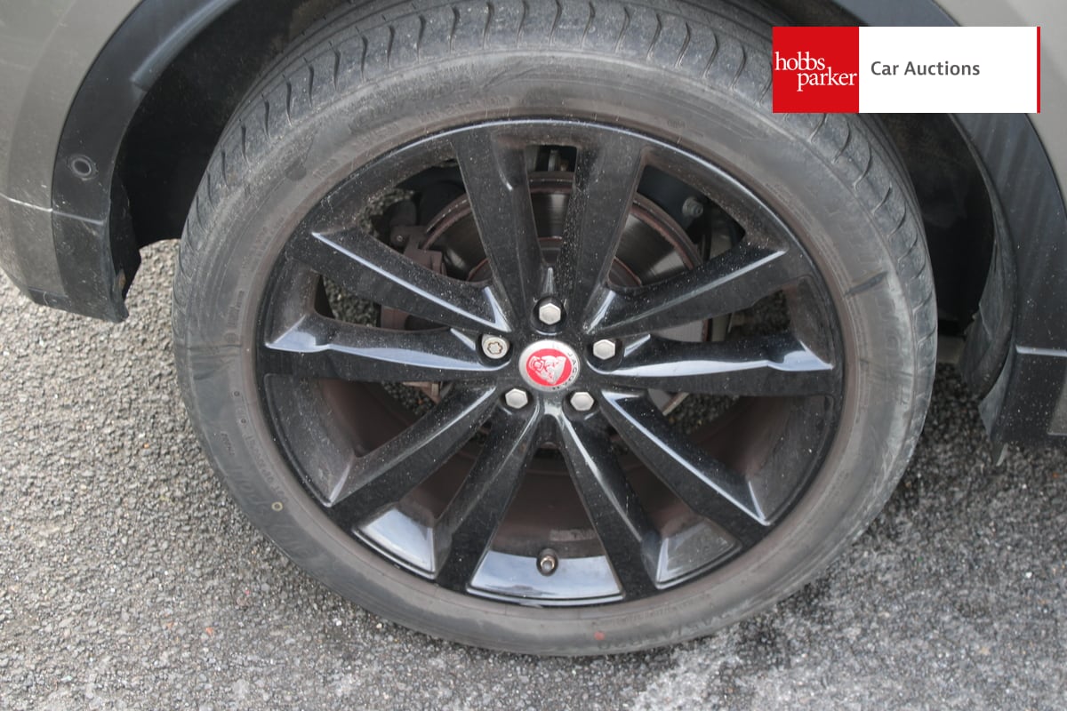 JAGUAR E-PACE R-DYNAMIC SE D AWD image 10