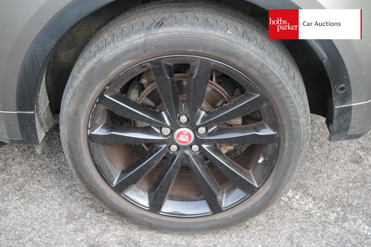 JAGUAR E-PACE R-DYNAMIC SE D AWD image 11