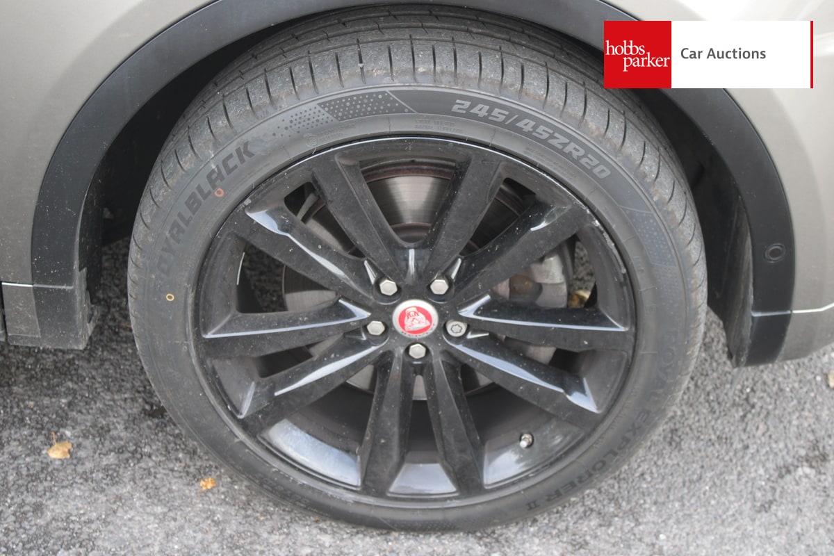 JAGUAR E-PACE R-DYNAMIC SE D AWD image 9