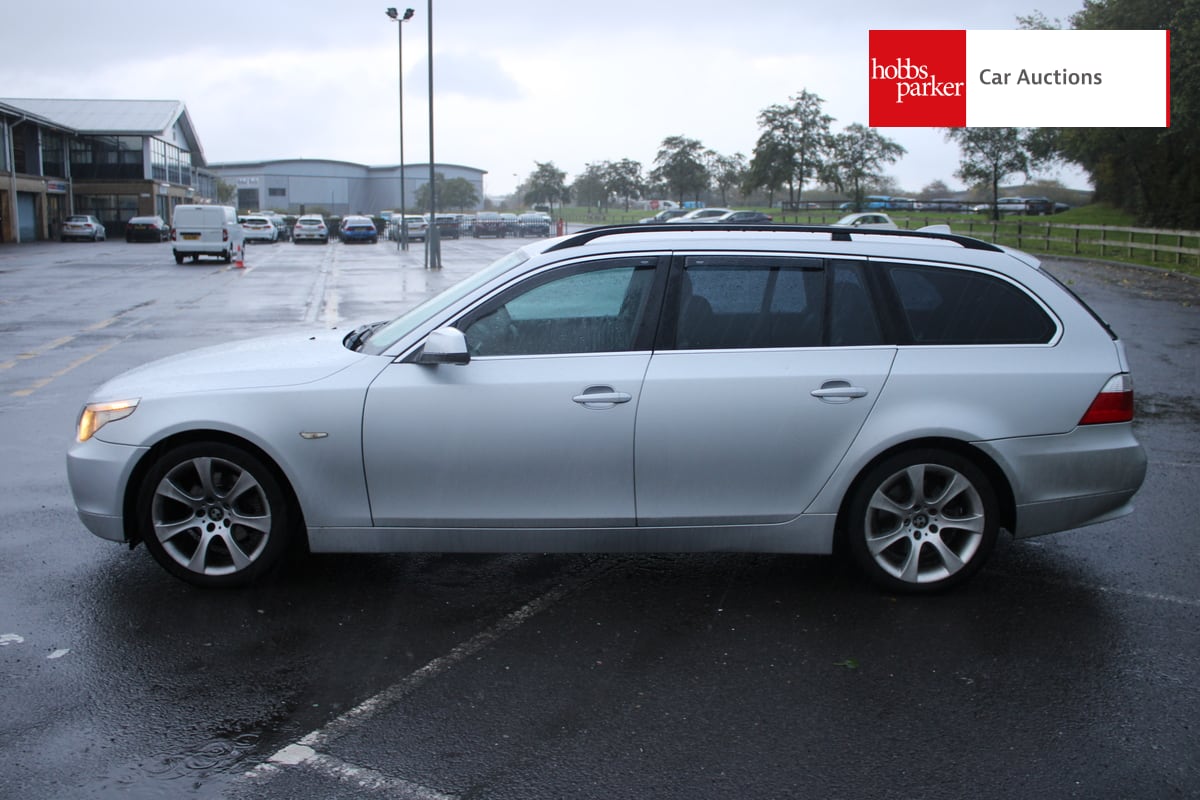 BMW 525D SE TOURING A image 6