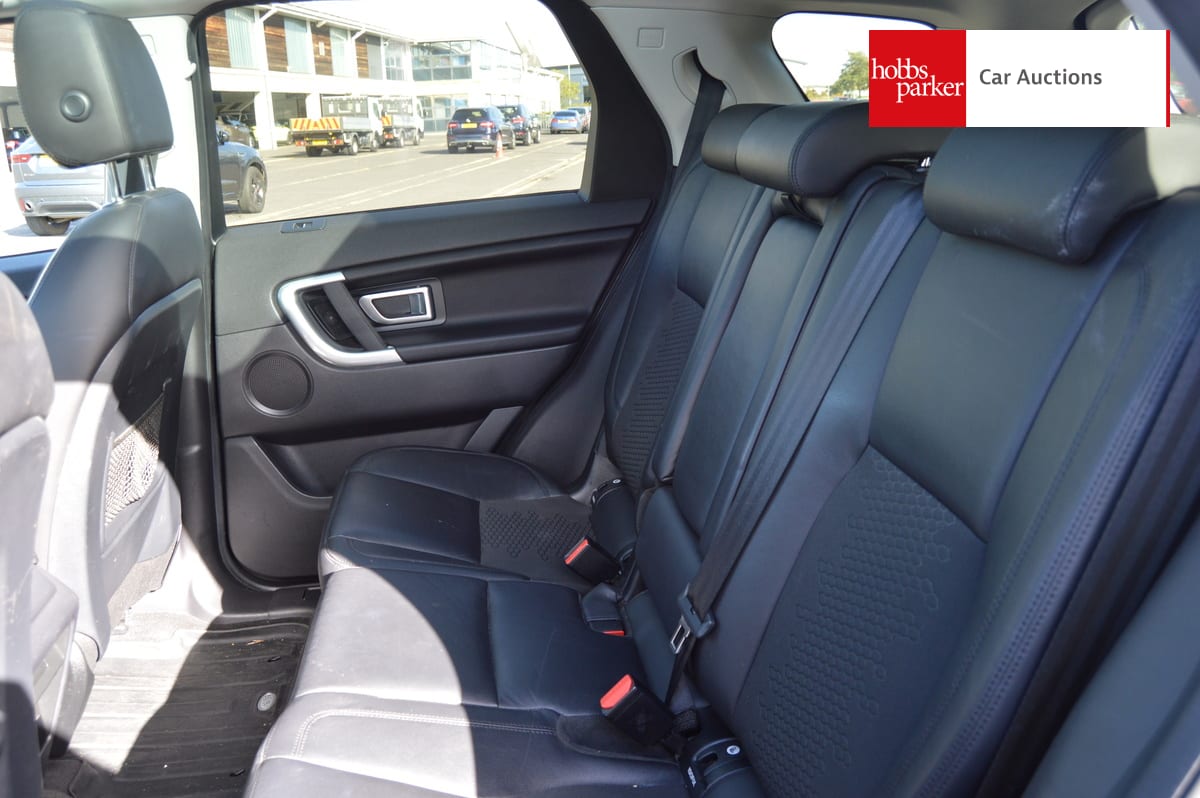 LAND ROVER DISCOVERY SPORT SE TECH TD4 A image 10