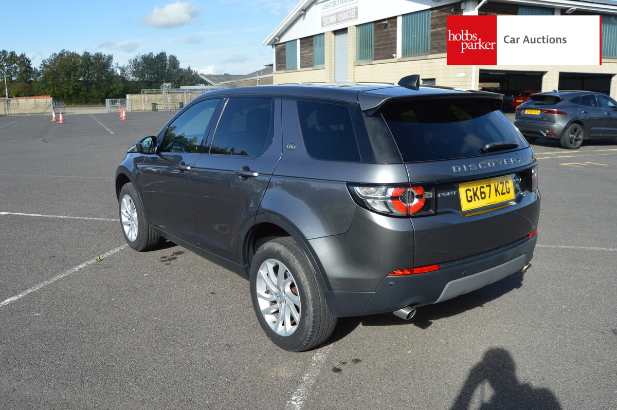 LAND ROVER DISCOVERY SPORT SE TECH TD4 A image 5