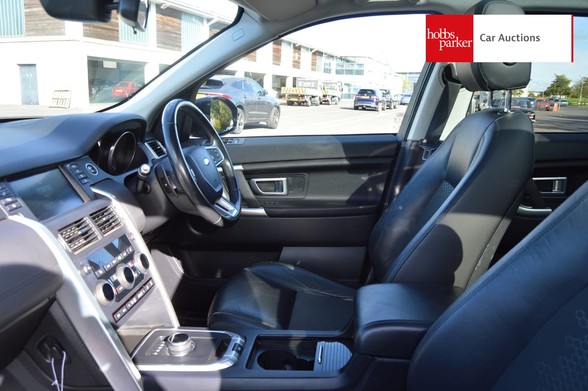 LAND ROVER DISCOVERY SPORT SE TECH TD4 A image 9