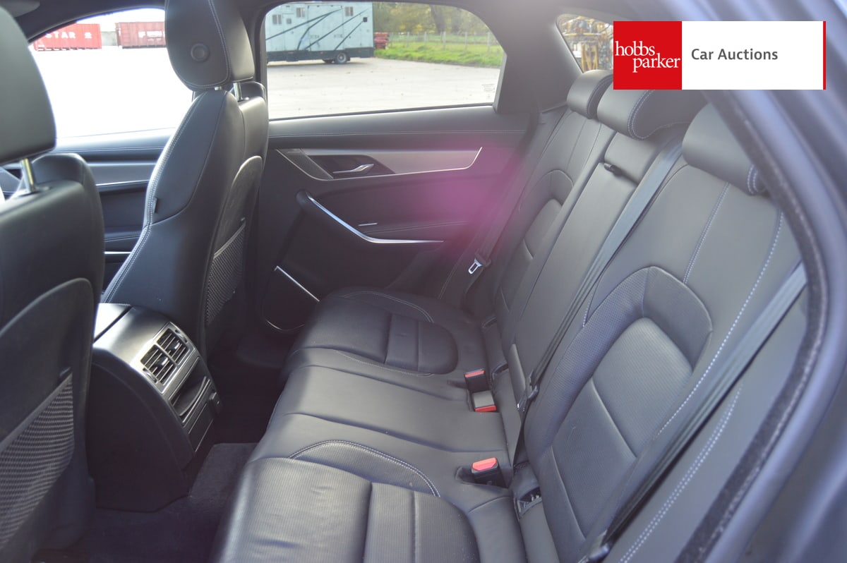 JAGUAR F-PACE RDYN SE BLK D MHEV AWD A image 14