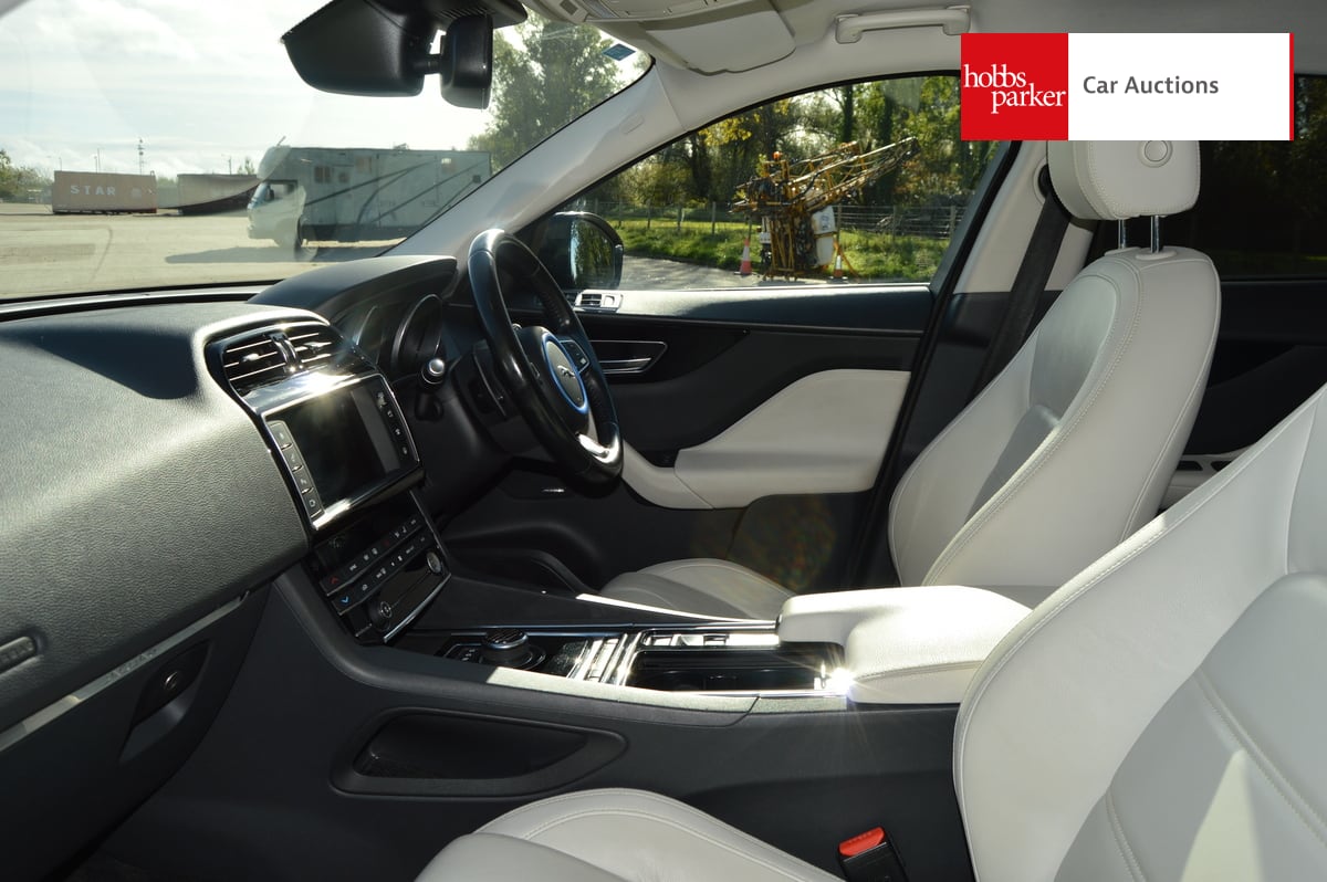 JAGUAR F-PACE PRESTIGE AWD D AUTO image 13