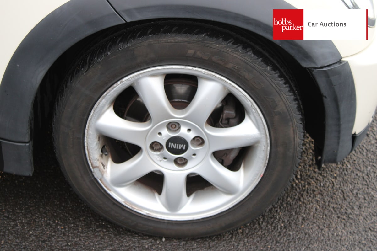 MINI COOPER AUTO image 9