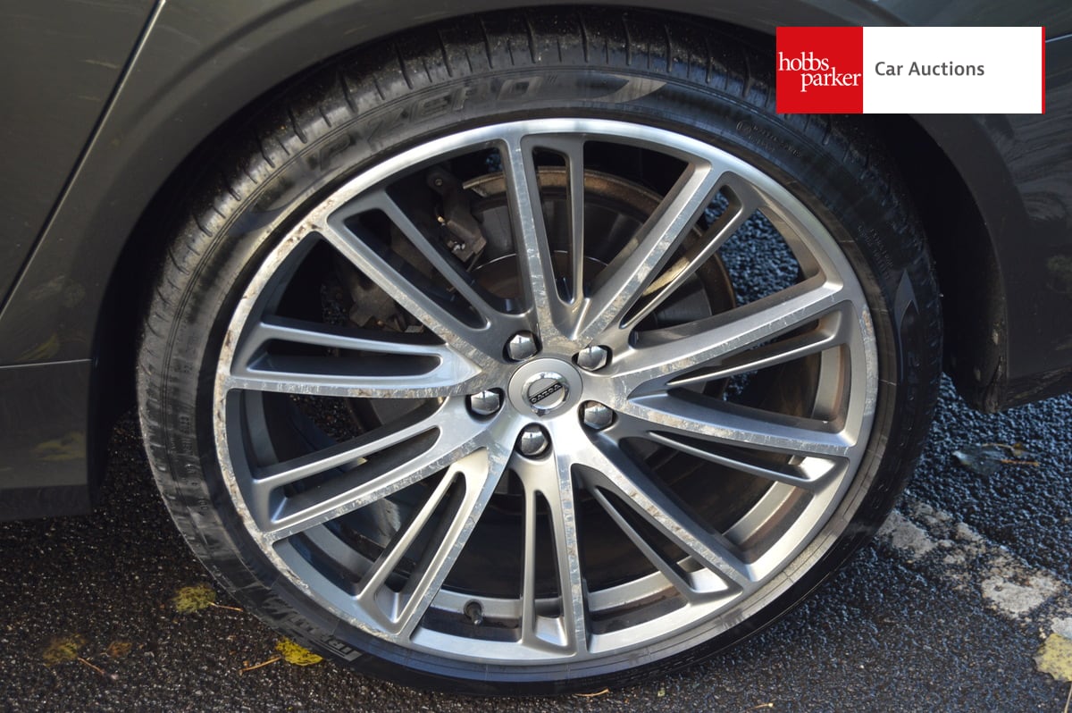 VOLVO V90 MOMENTUM B4 MHEV AUTO image 10