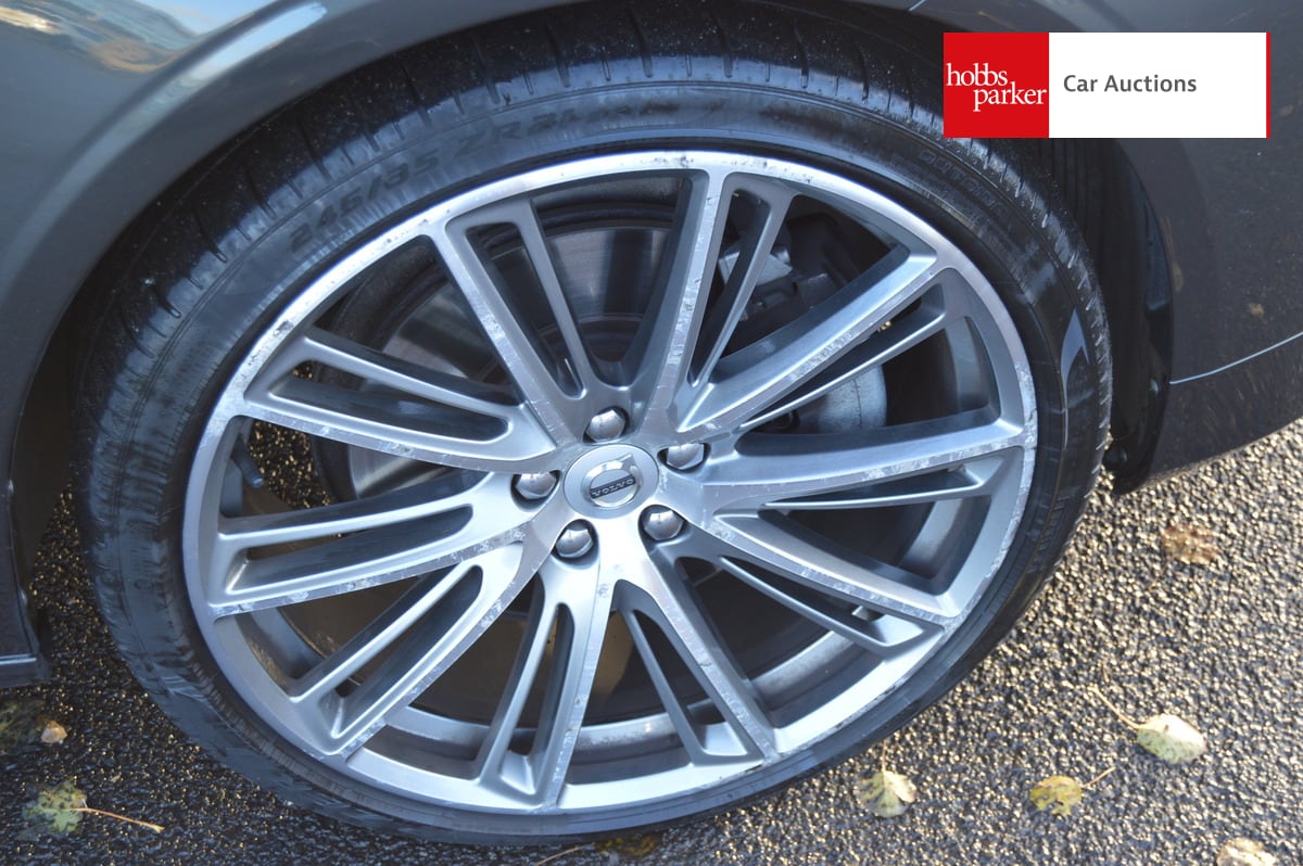 VOLVO V90 MOMENTUM B4 MHEV AUTO image 12