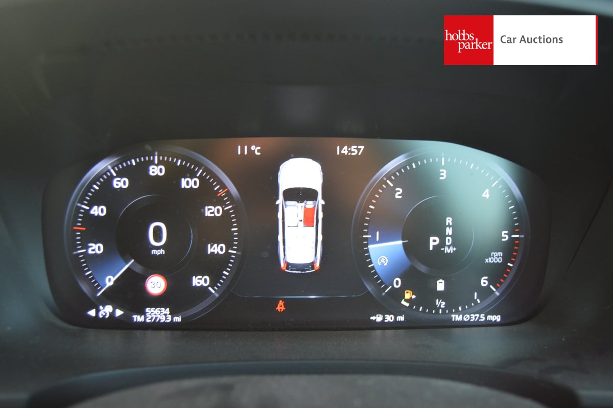 VOLVO V90 MOMENTUM B4 MHEV AUTO image 16