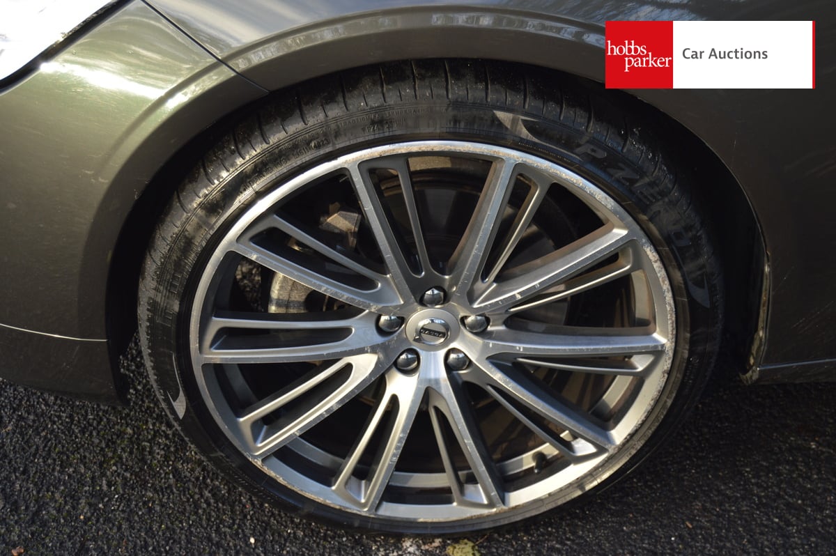 VOLVO V90 MOMENTUM B4 MHEV AUTO image 9