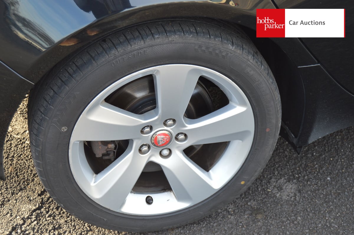 JAGUAR XF PORTFOLIO D AWD AUTO image 11