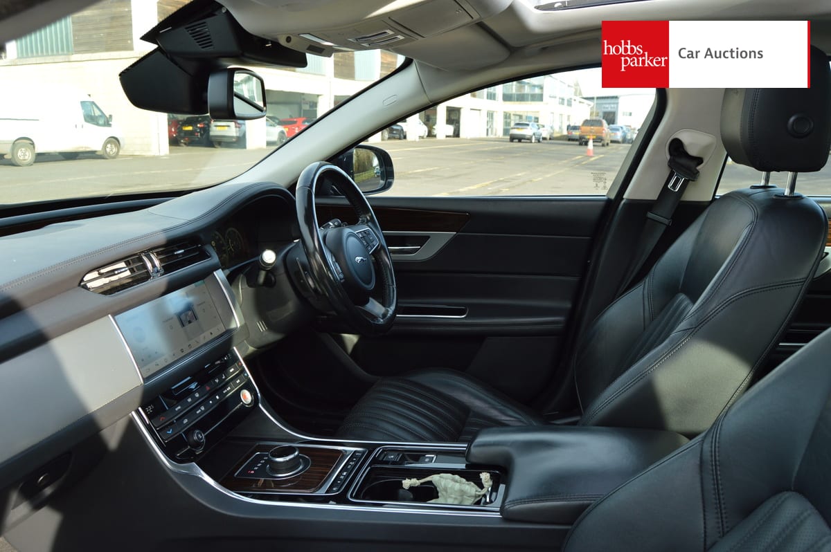 JAGUAR XF PORTFOLIO D AWD AUTO image 13