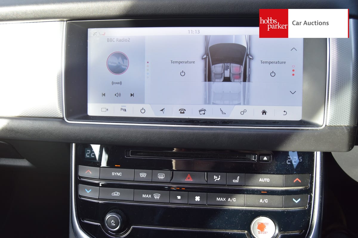 JAGUAR XF PORTFOLIO D AWD AUTO image 20