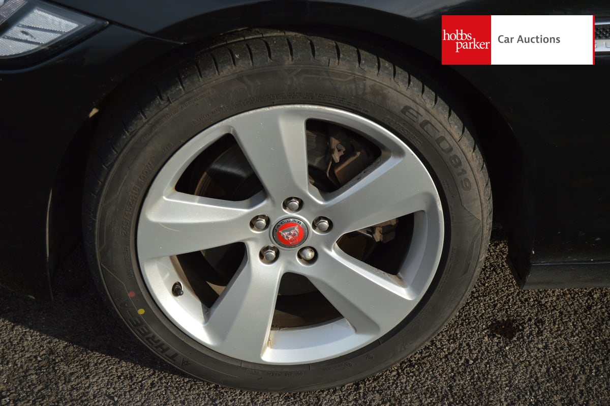 JAGUAR XF PORTFOLIO D AWD AUTO image 9