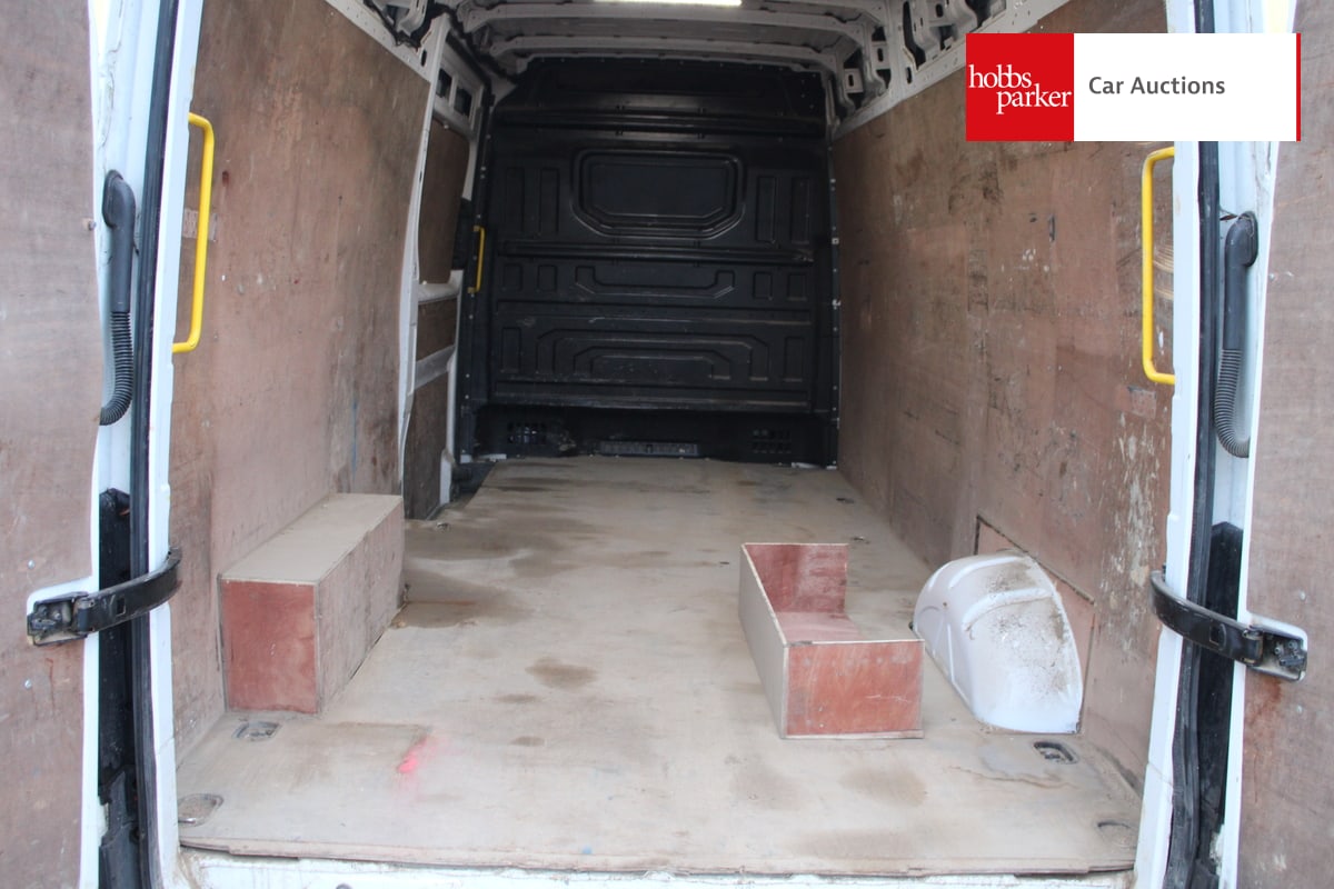 VOLKSWAGEN CRAFTER CR35 TRENDLINE TDI image 13