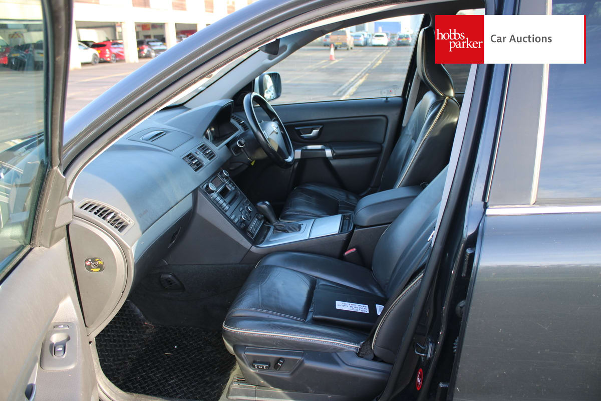 VOLVO XC90 SE LUX D5 AWD AUTO image 13