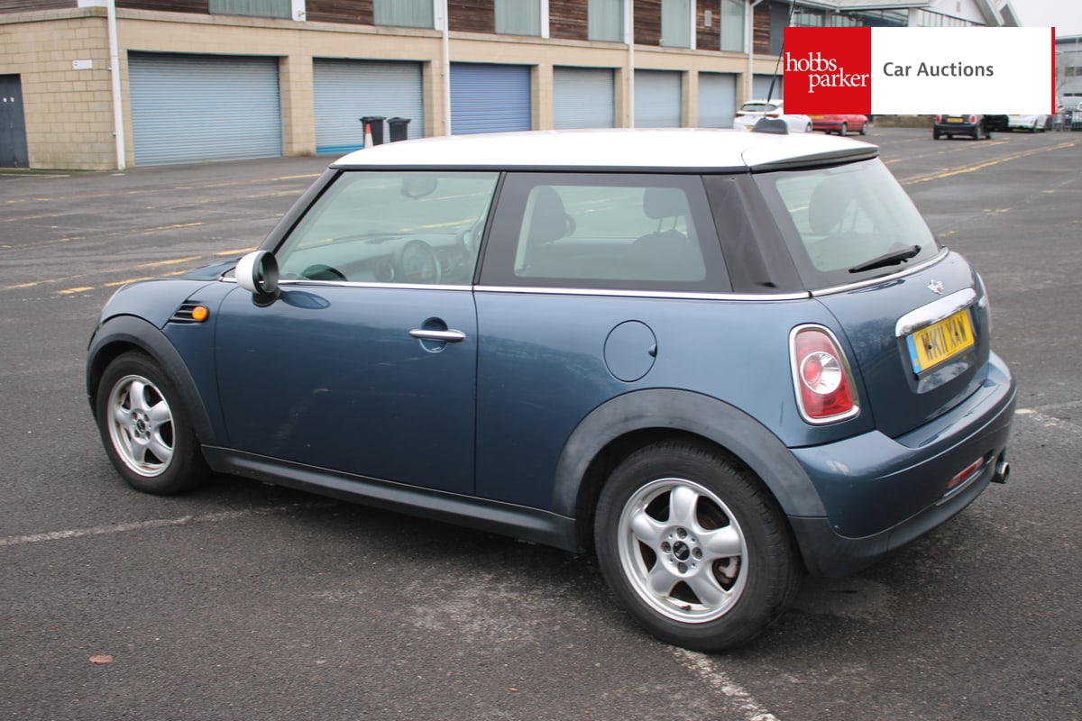 MINI COOPER AUTO image 5