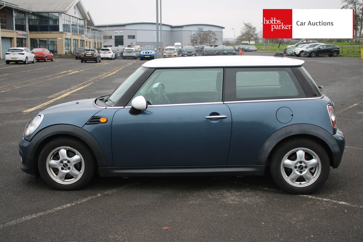 MINI COOPER AUTO image 6