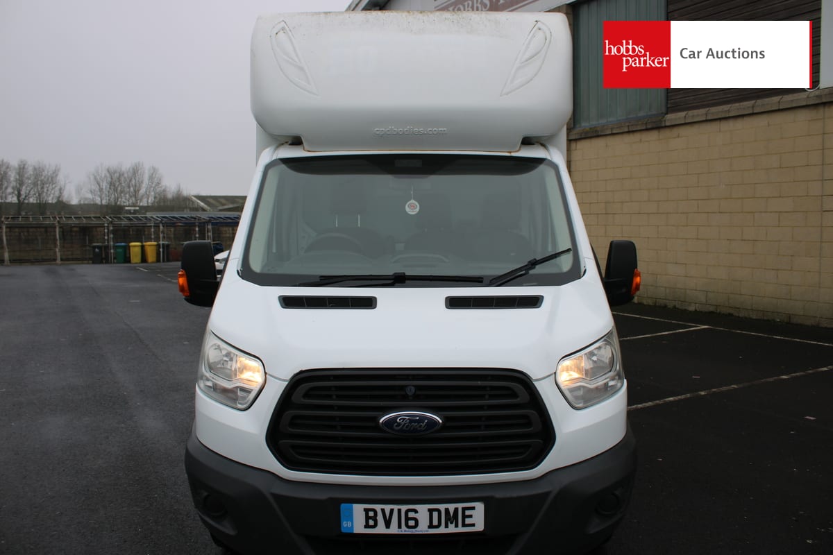 FORD TRANSIT 350 Luton image 8