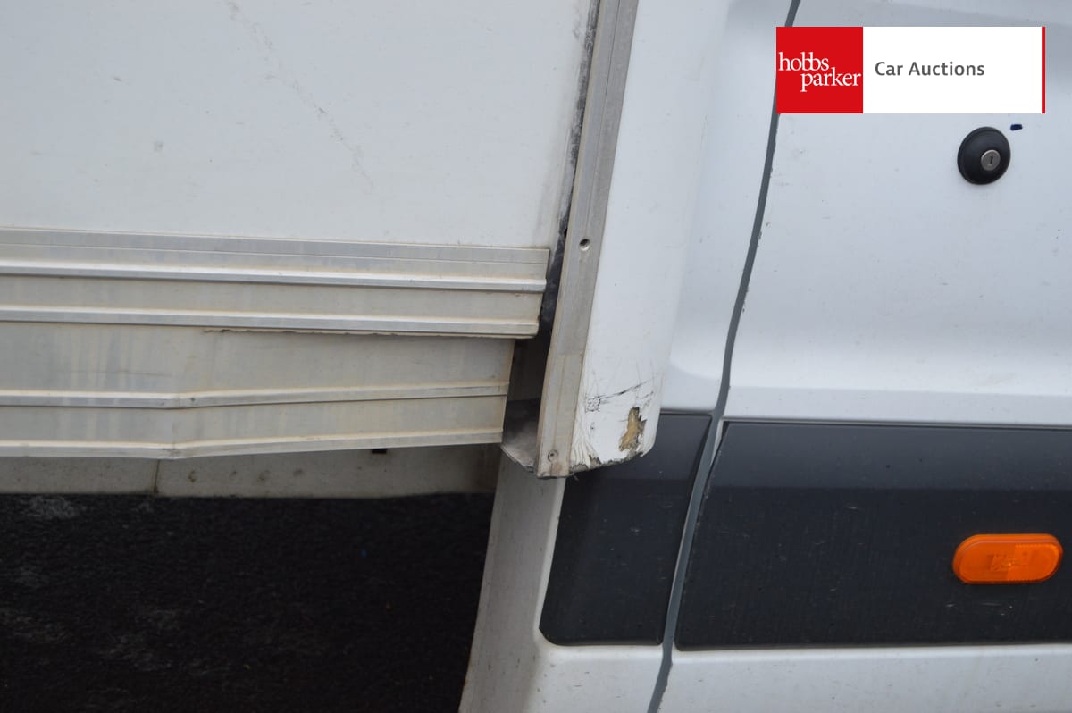 FORD TRANSIT 350 Luton image 15