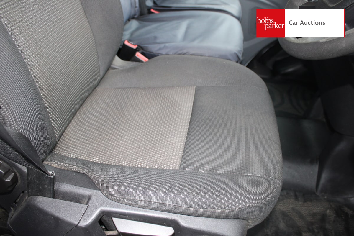 FORD TRANSIT 350 Luton image 22