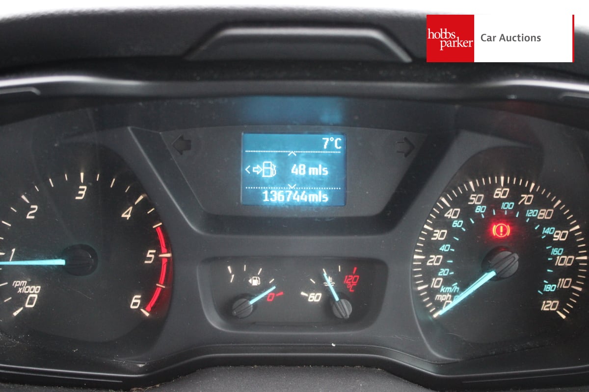 FORD TRANSIT 350 Luton image 23