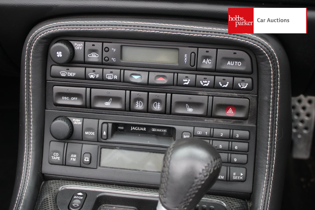 JAGUAR XKR CONVERTIBLE AUTO image 22
